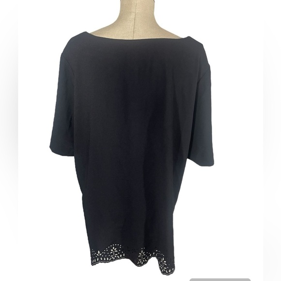 NWT Torrid Black Short Sleeve Crepe Blouse w/laser cutout detail Size 3X - Picture 2 of 5